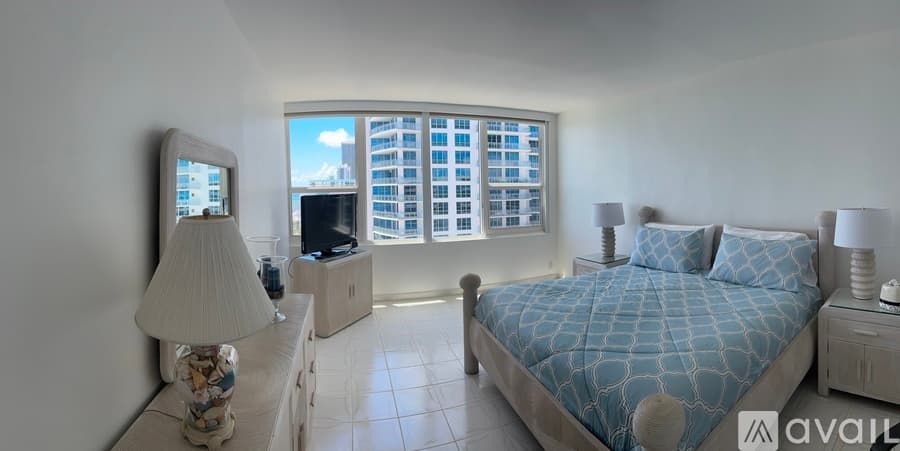 Hollywood Apartment: 3505 S Ocean Dr