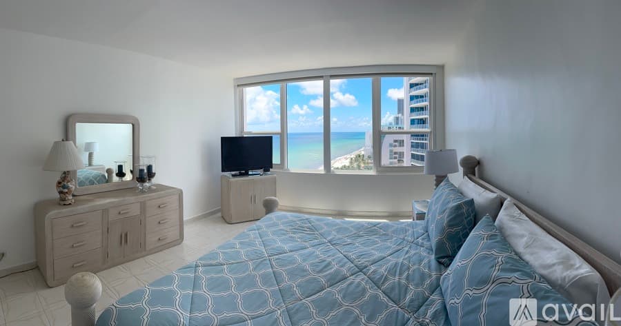 Hollywood Apartment: 3505 S Ocean Dr