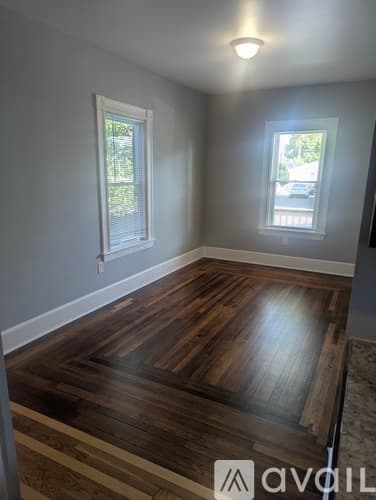 Brockton Apartment: 24 Banks St