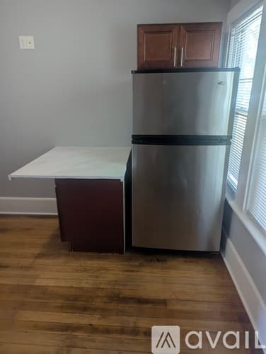 Brockton Apartment: 24 Banks St