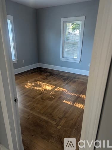 Brockton Apartment: 24 Banks St