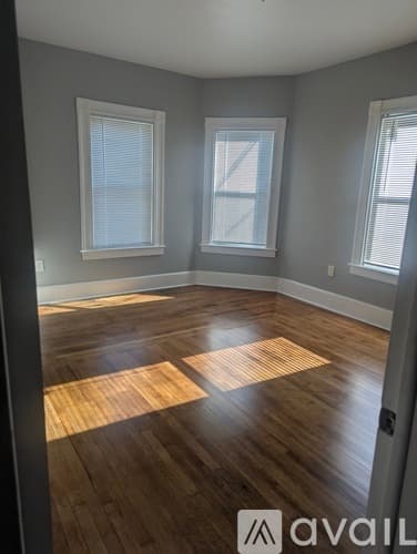 Brockton Apartment: 24 Banks St