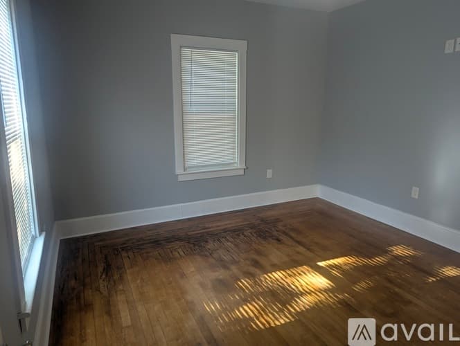 Brockton Apartment: 24 Banks St