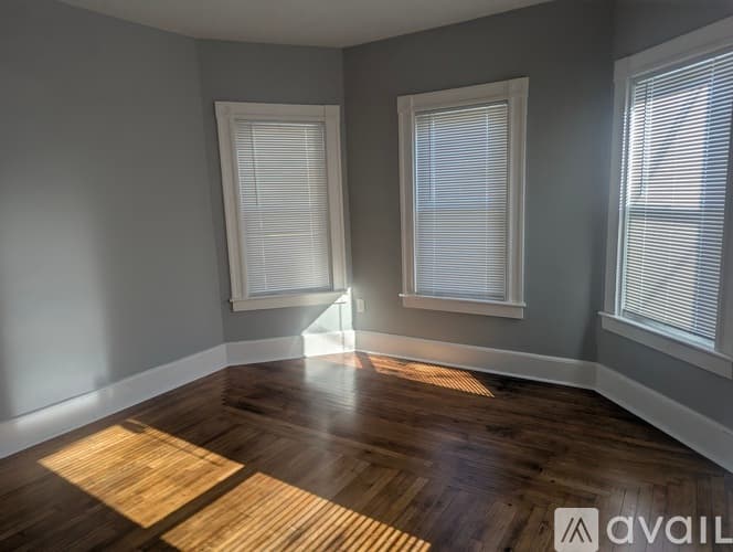 Brockton Apartment: 24 Banks St