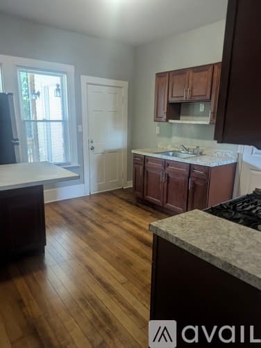 Brockton Apartment: 24 Banks St