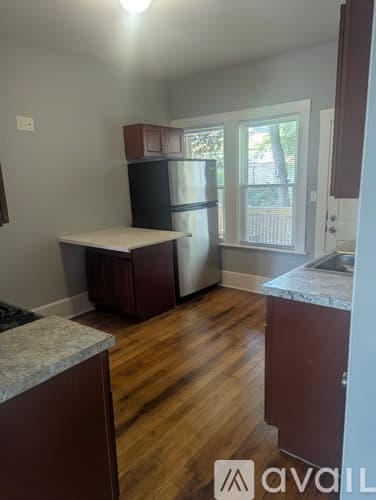 Brockton Apartment: 24 Banks St
