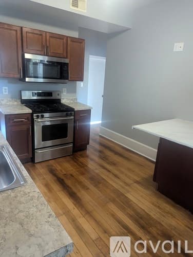 Brockton Apartment: 24 Banks St