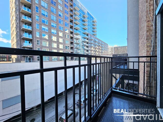 Chicago Apartment: 1220 N La Salle Dr