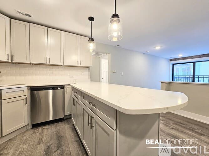 Chicago Apartment: 1220 N La Salle Dr