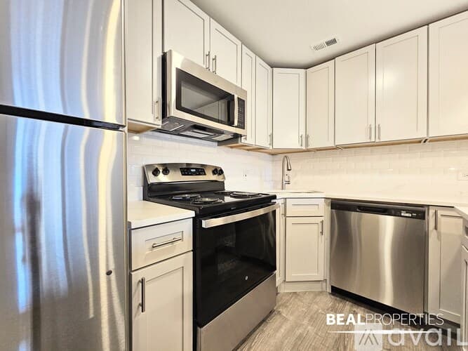 Chicago Apartment: 1220 N La Salle Dr