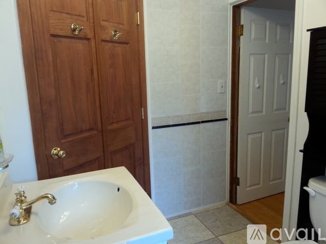 Hopkinton Apartment: 21 Ash St