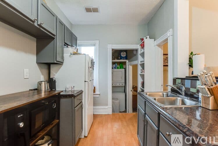 Saint Paul Apartment: 138 Isabel Street West