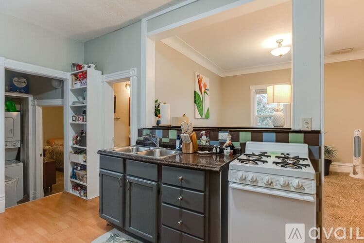Saint Paul Apartment: 138 Isabel Street West