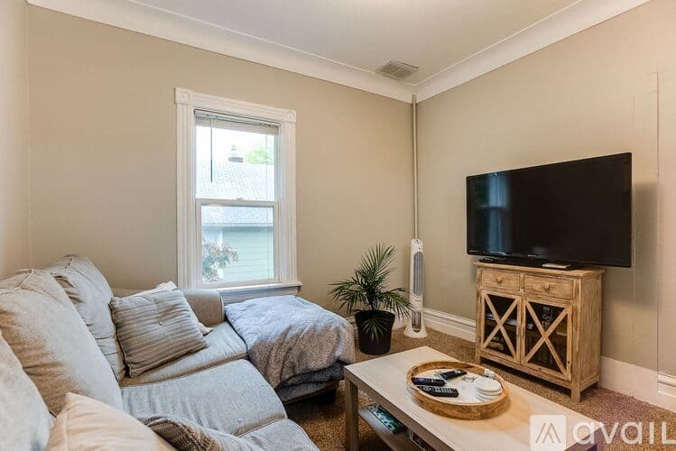 Saint Paul Apartment: 138 Isabel Street West