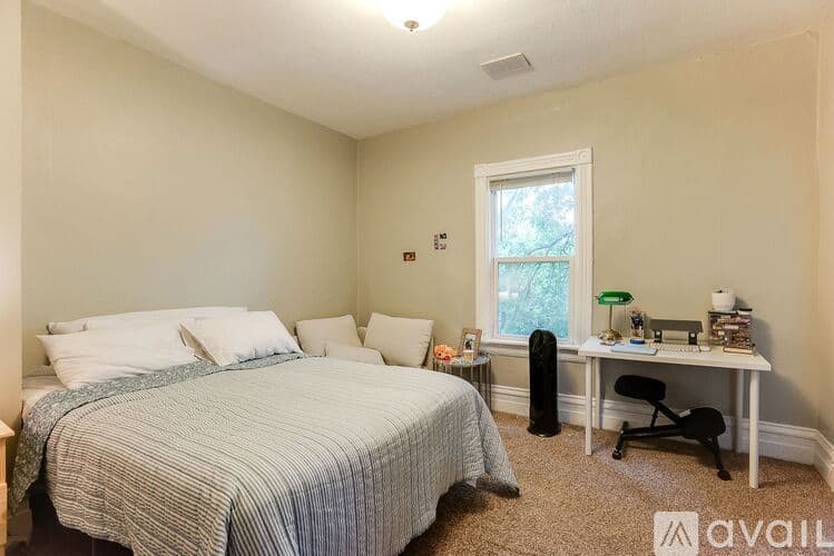 Saint Paul Apartment: 138 Isabel Street West