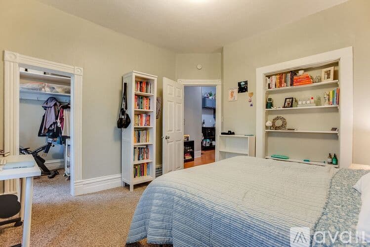 Saint Paul Apartment: 138 Isabel Street West
