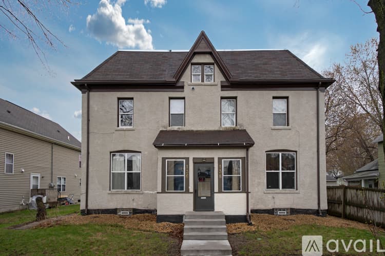 Saint Paul Apartment: 138 Isabel Street West