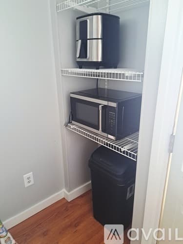 Moline Apartment: 2407 6th Ave