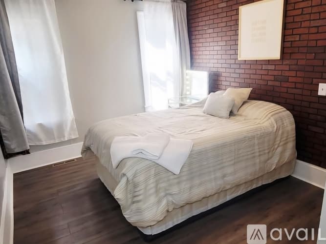 Moline Apartment: 2407 6th Ave