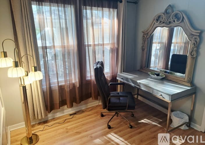 Moline Apartment: 2407 6th Ave
