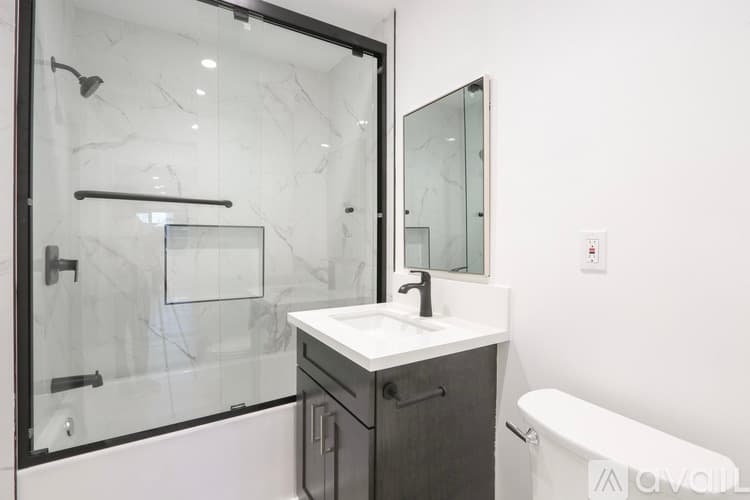 Los Angeles Apartment: 451 N Coronado St