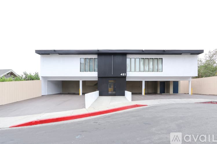 Los Angeles Apartment: 451 N Coronado St