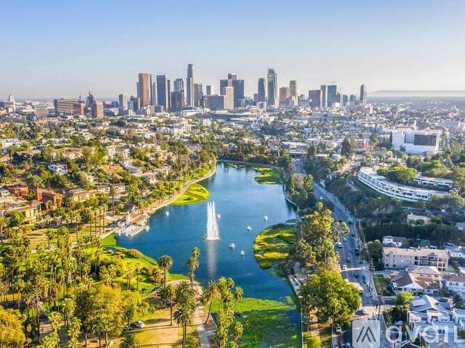 Los Angeles Apartment: 451 N Coronado St