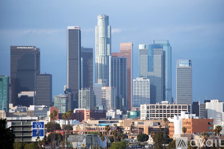 Los Angeles Apartment: 451 N Coronado St