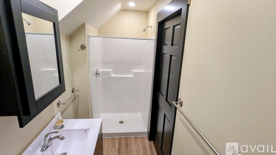 Eau Claire Apartment: 702 E Grand Ave