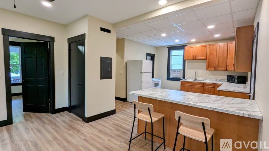 Eau Claire Apartment: 702 E Grand Ave