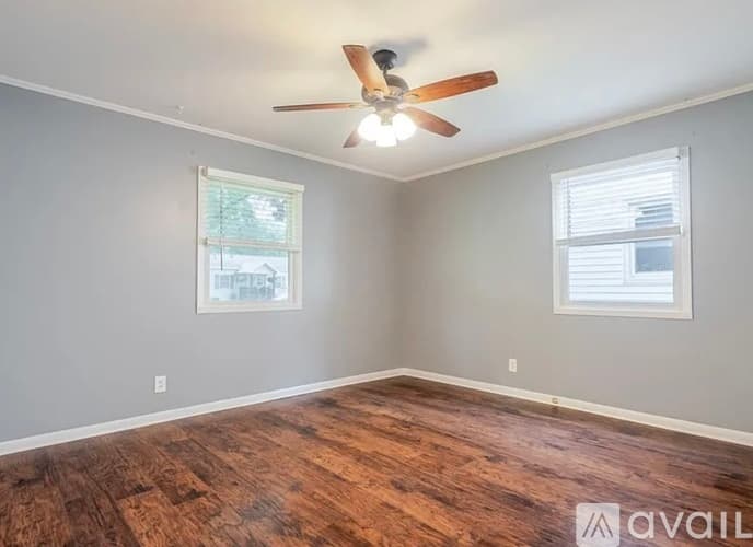 Bloomington House: 307 Meadows Ave
