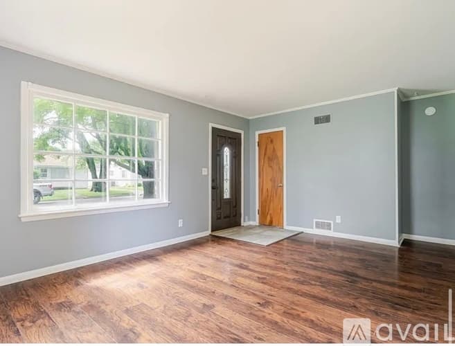 Bloomington House: 307 Meadows Ave