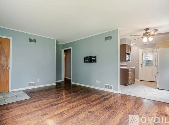 Bloomington House: 307 Meadows Ave