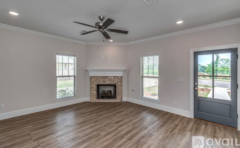 Brandon House: 867 Long Leaf Circle