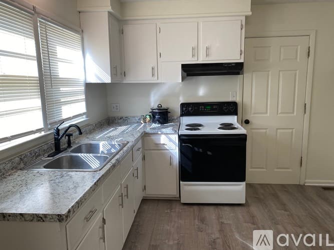 Williamsburg House: 119 Drew Rd