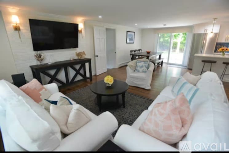 Bristol House: 57 Roosevelt Drive