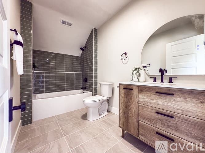 Cincinnati House: 2369 Park Ave