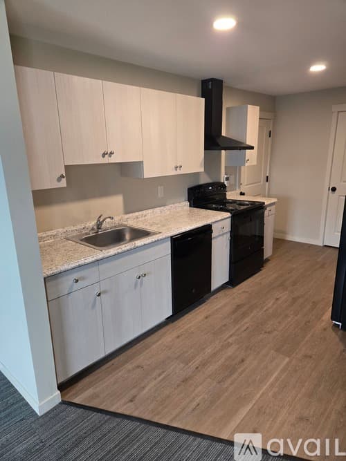Lowell Apartment: 800 Broadway St