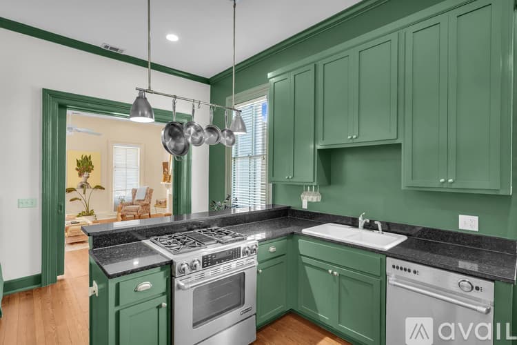 Savannah Apartment: 216 W Park Ave