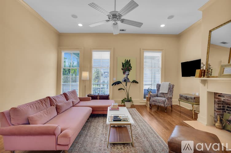 Savannah Apartment: 216 W Park Ave