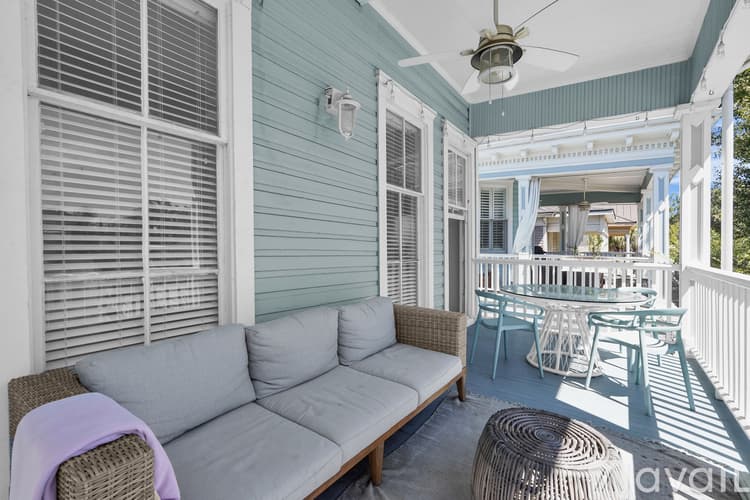 Savannah Apartment: 216 W Park Ave