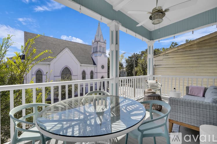 Savannah Apartment: 216 W Park Ave