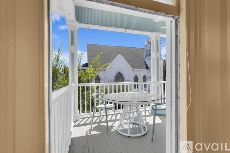 Savannah Apartment: 216 W Park Ave