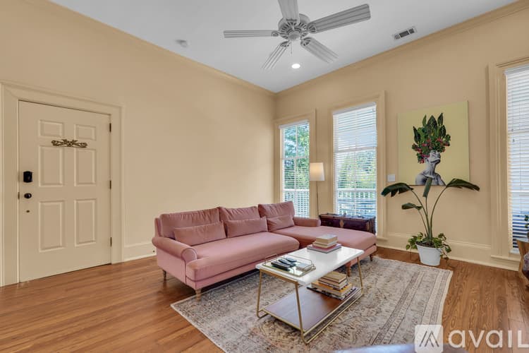 Savannah Apartment: 216 W Park Ave