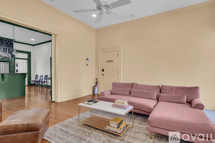 Savannah Apartment: 216 W Park Ave