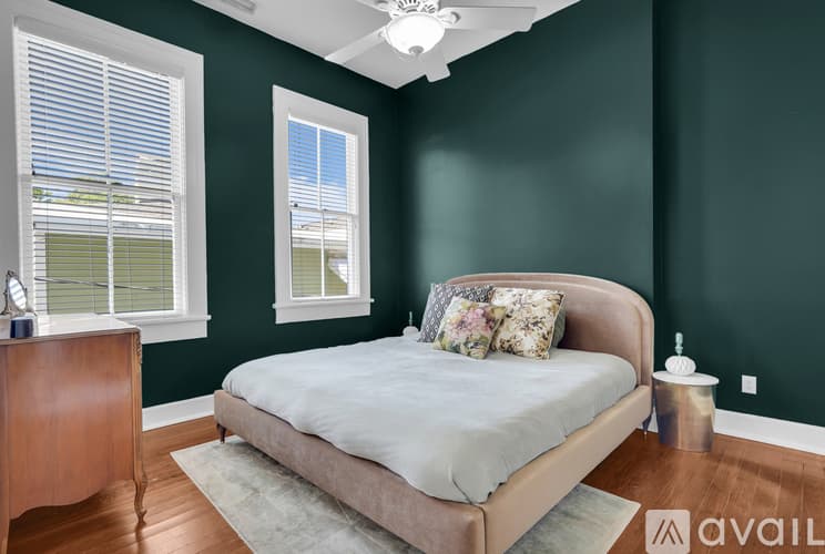Savannah Apartment: 216 W Park Ave