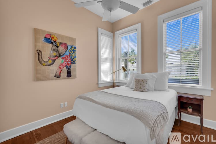 Savannah Apartment: 216 W Park Ave