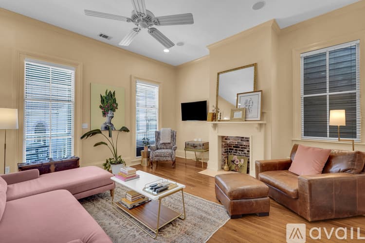 Savannah Apartment: 216 W Park Ave
