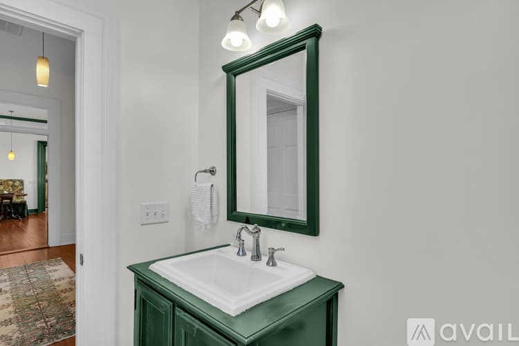 Savannah Apartment: 216 W Park Ave