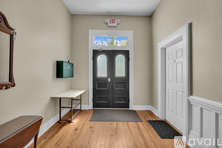 Savannah Apartment: 216 W Park Ave